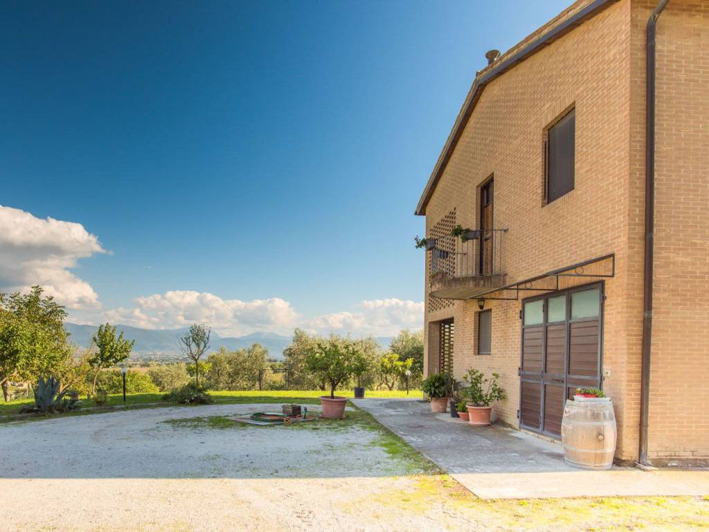 Rustico / casale a Montefalco in Strada Provinciale di Madonna della Stella - Foto 2