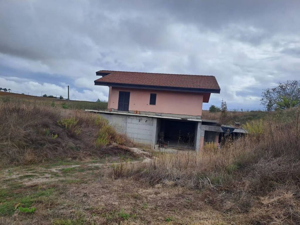 Villa a Potenza in Contrada Piani Del Mattino S.N.C. - Foto 2