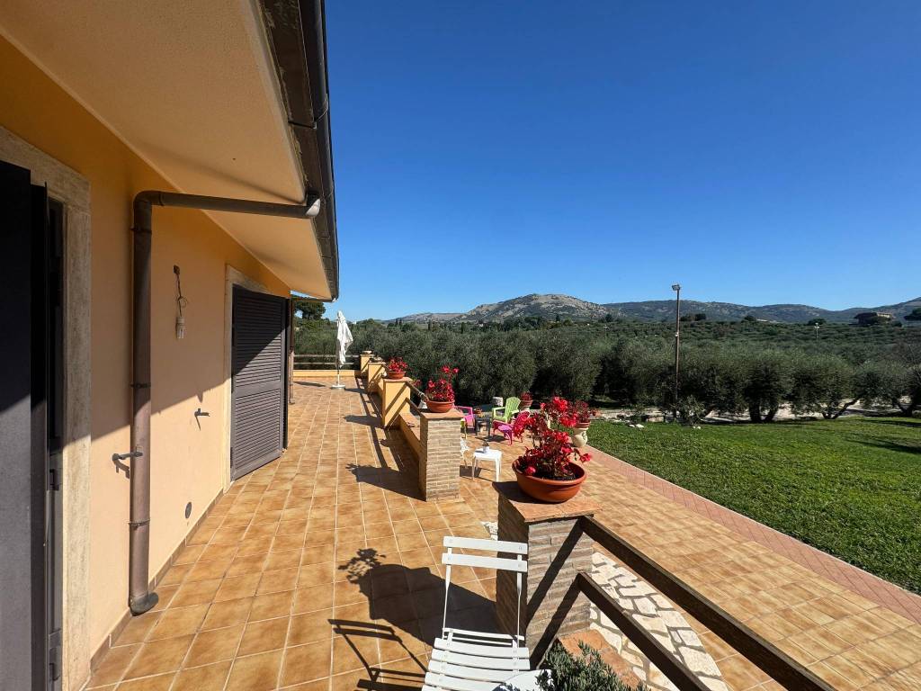 Villa a Cori in via Colle I - Foto 2