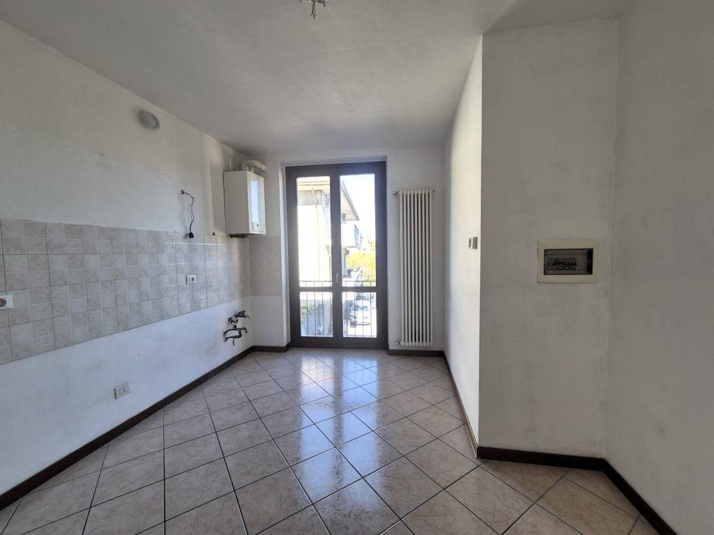 Appartamento a Cantù in Via Angelo Longoni - Foto 2