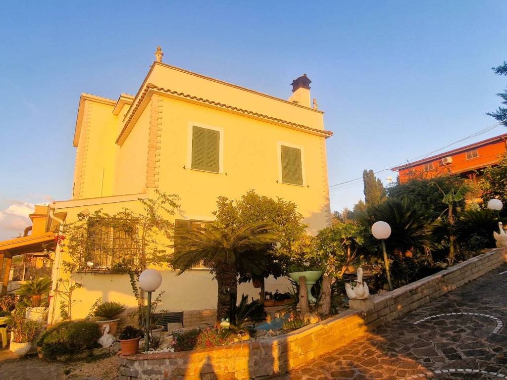 Villa a Aprilia in Via Pollino, 4 - Foto 3