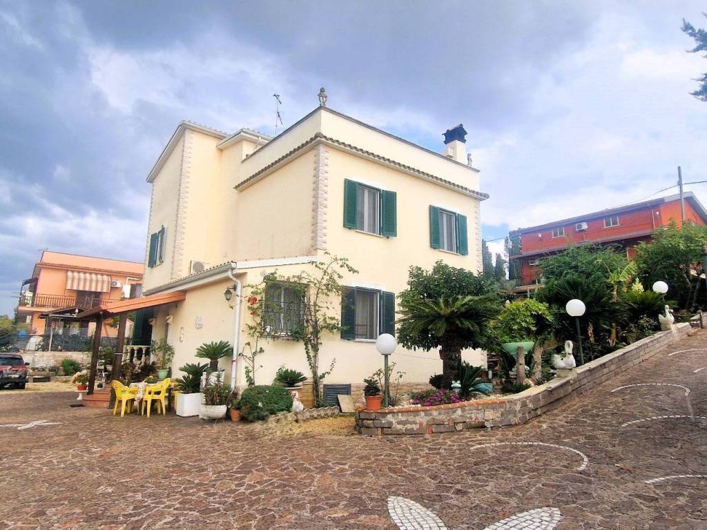Villa a Aprilia in Via Pollino, 4 - Foto 5