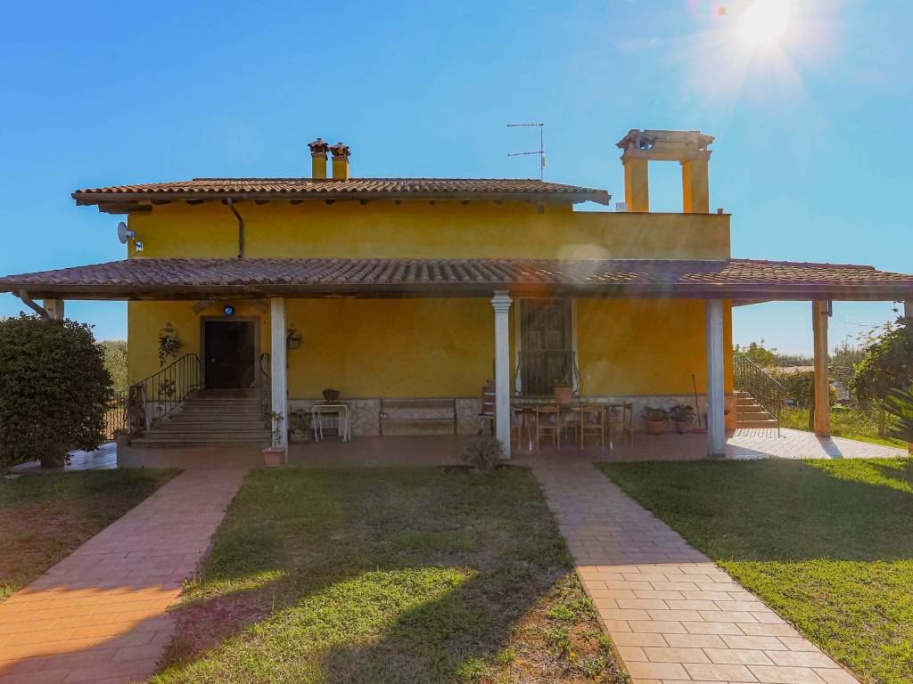 Villa a Lanuvio in Via Riserva della Bandita, 12 - Foto 3