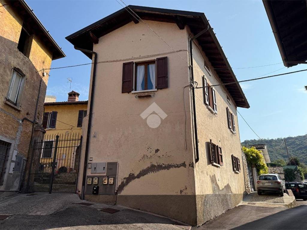 Casa indipendente a Cellatica in Via A. Manzoni, 51 - Foto 2