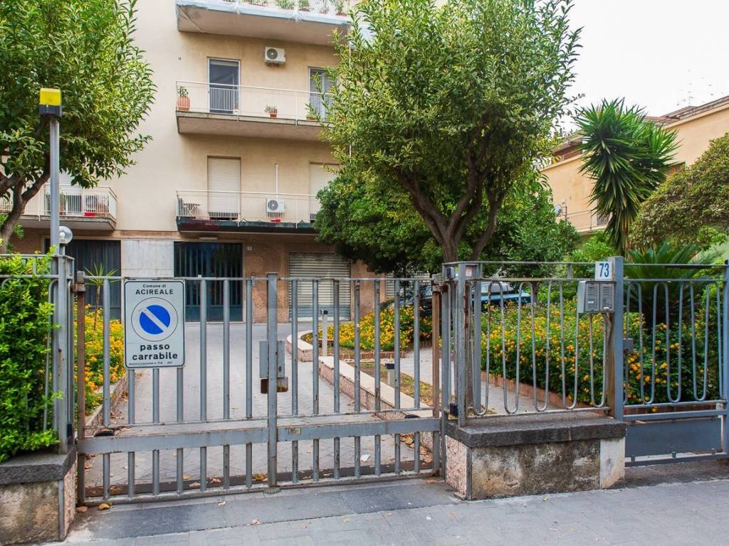 Appartamento a Acireale in Viale Regina Margherita, 73 - Foto 2