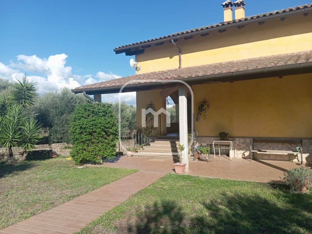 Villa a Lanuvio in Via Riserva della Bandita, 12 - Foto 3