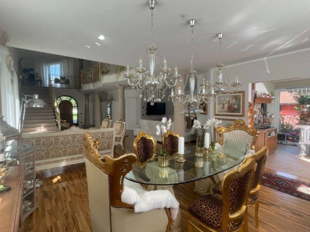 Villa a Bisuschio in Via Massimo d'Azeglio, 31 - Foto 4