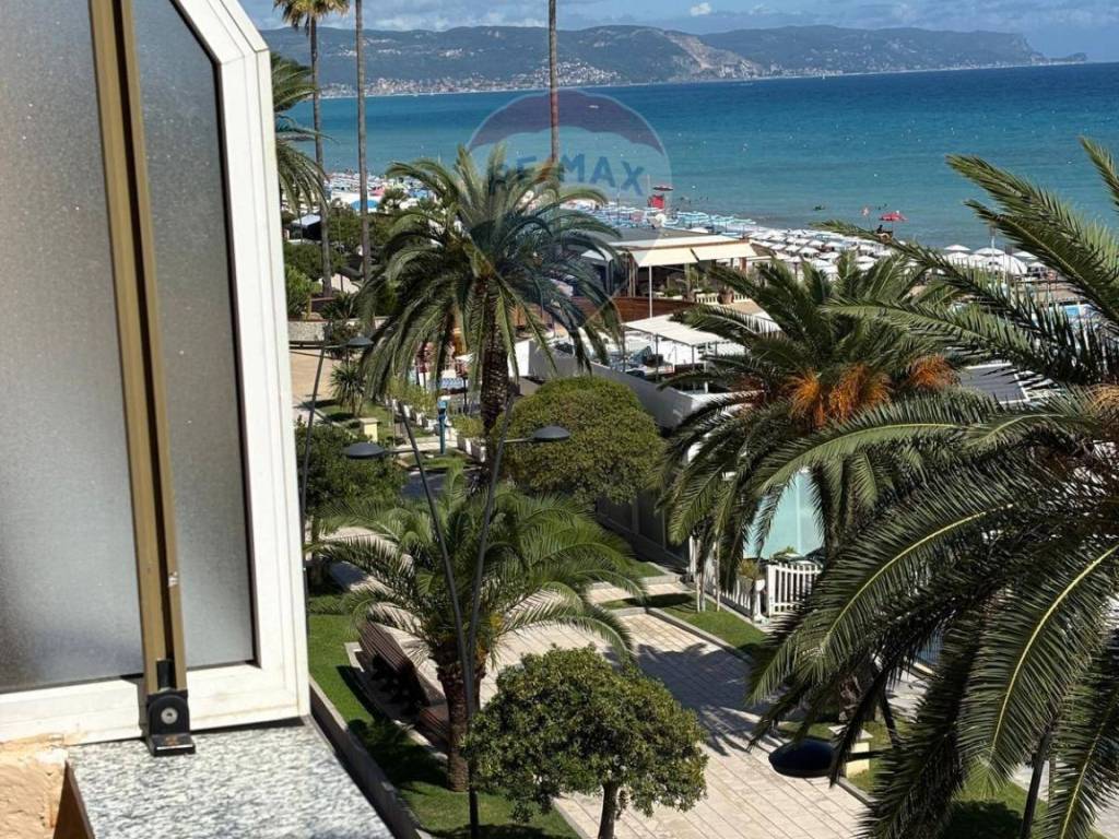 Appartamento a Ceriale in Lungomare Armando Diaz, 73 - Foto 2