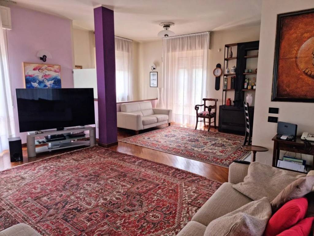 Villa a Stradella in Via Panizzardi, 2 - Foto 2