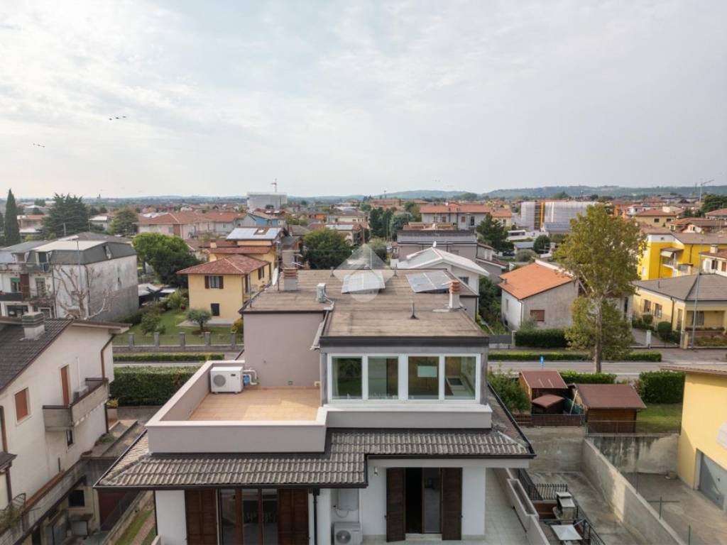 Attico / mansarda a Villafranca di verona in Via dell' Esperanto, 33 - Foto 2