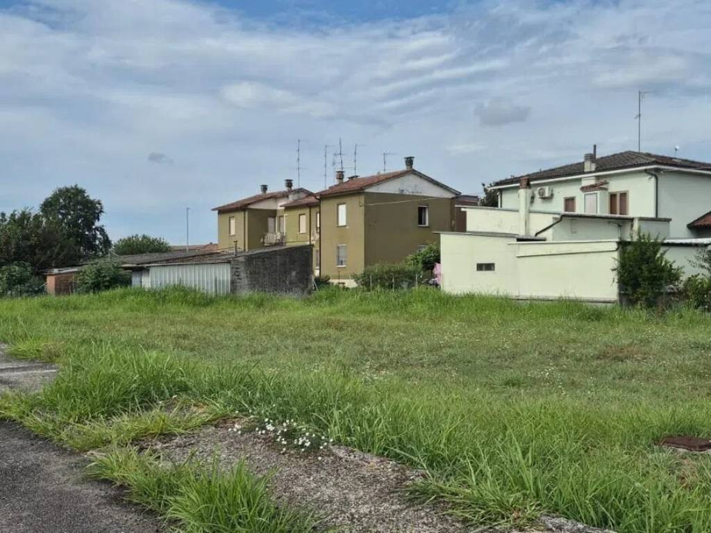 Terreno a Castelvetro piacentino in Via A. Manfredini - Foto 2