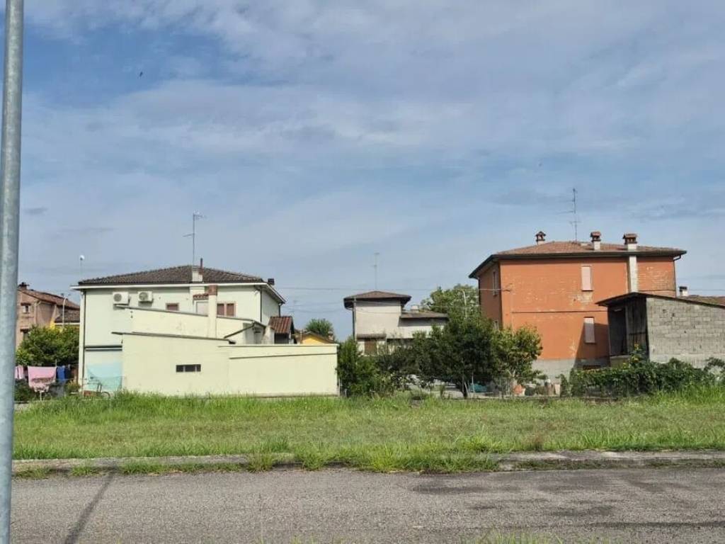 Terreno a Castelvetro piacentino in Via A. Manfredini - Foto 4