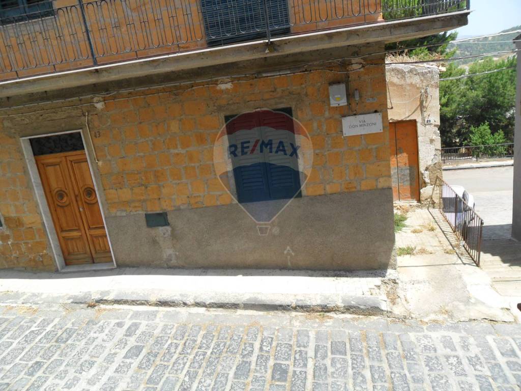 Casa indipendente a Pietraperzia in Via Don Minzoni, 36 - Foto 2