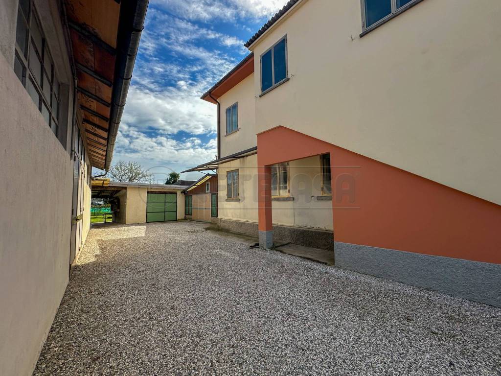 Appartamento a Santa maria la longa in VIA PALMANOVA, 17 - Foto 3