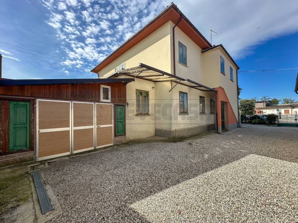 Appartamento a Santa maria la longa in VIA PALMANOVA, 17 - Foto 4