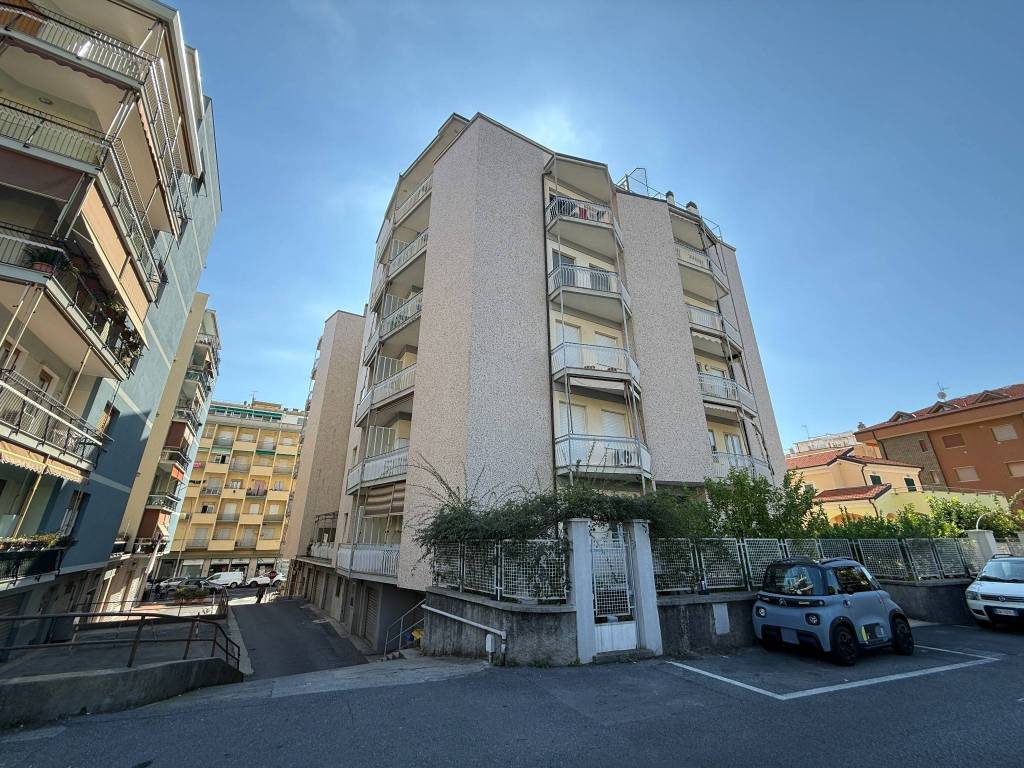 Appartamento a Loano in Via Alessandro Manzoni - Foto 2