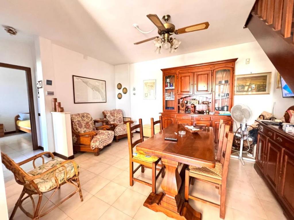 Villa a Luni in Piazza Giuseppe Di Vittorio, 8 - Foto 5