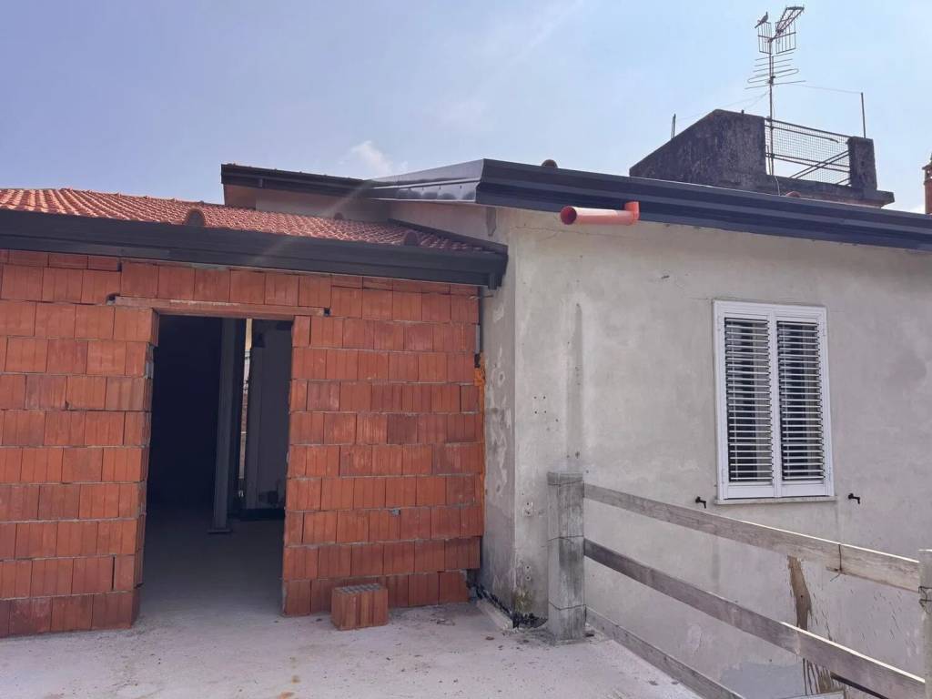 Villa a Castelnuovo magra in Via Montefrancio, 1 - Foto 2