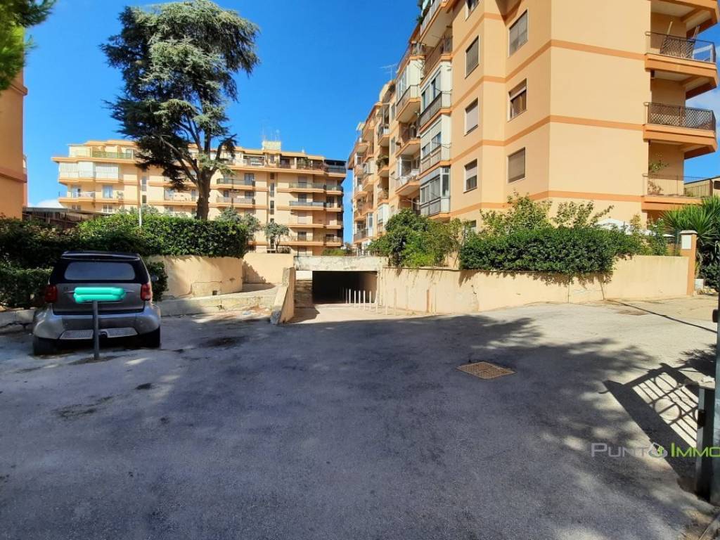 Box / garage a Brindisi in via cappuccini 250 - Foto 2