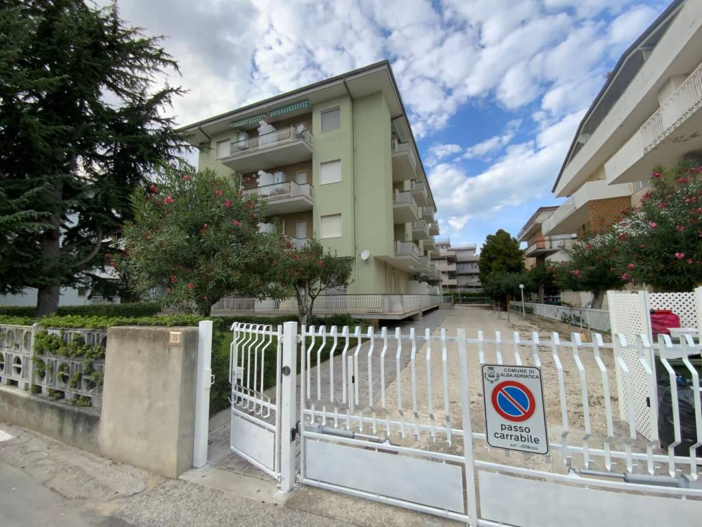 Appartamento a Alba adriatica in Via Trieste, 26 - Foto 2