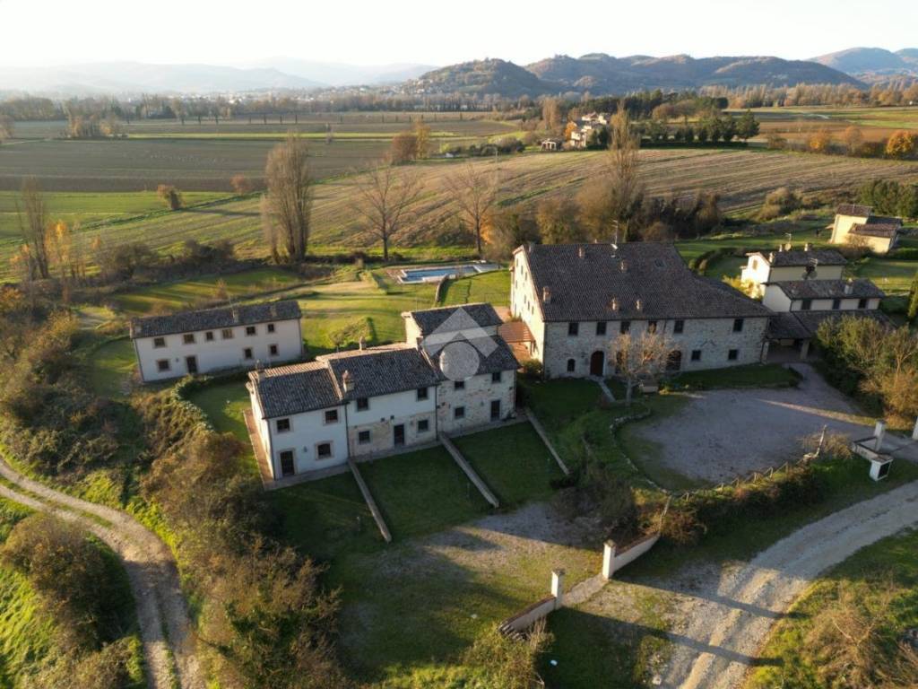 Casa indipendente a Città di castello in VOCABOLO PETTINARO, 1 - Foto 2