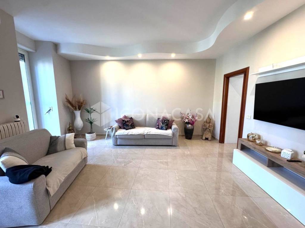 Casa indipendente a Noicattaro in Via Cesare Battisti - Foto 2