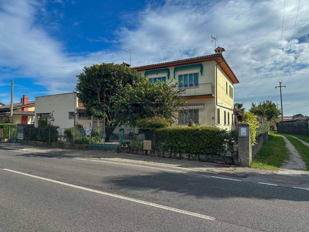 Appartamento a Santa maria la longa in VIA PALMANOVA, 19 - Foto 2