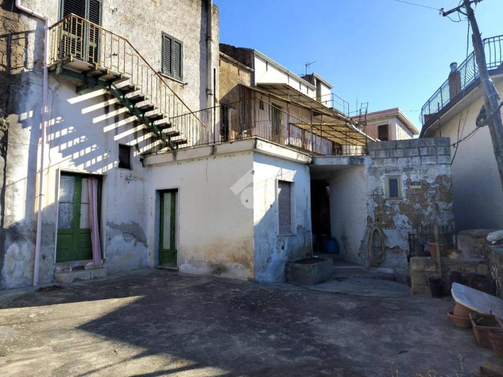 Casa indipendente a Cervino in Via Savinelli, 5 - Foto 2