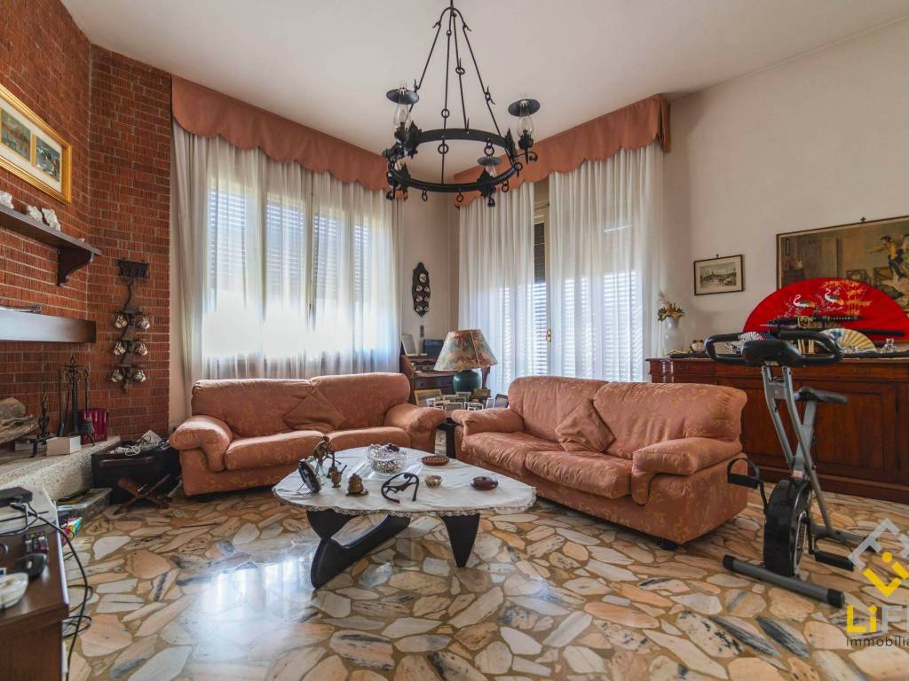 Villa a Galliate in Via Don Silvio Gallotti, 2 - Foto 4