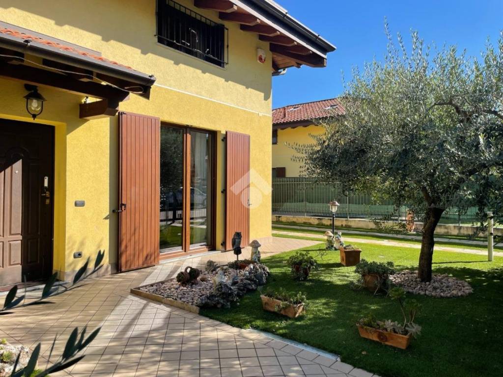 Villa a Samarate in Via agusta, 441 - Foto 2