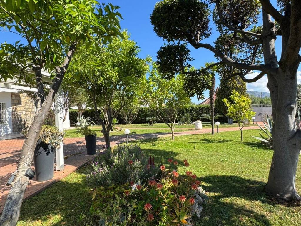 Villa a Terracina in Strada Provinciale Badino Vecchia - Foto 3