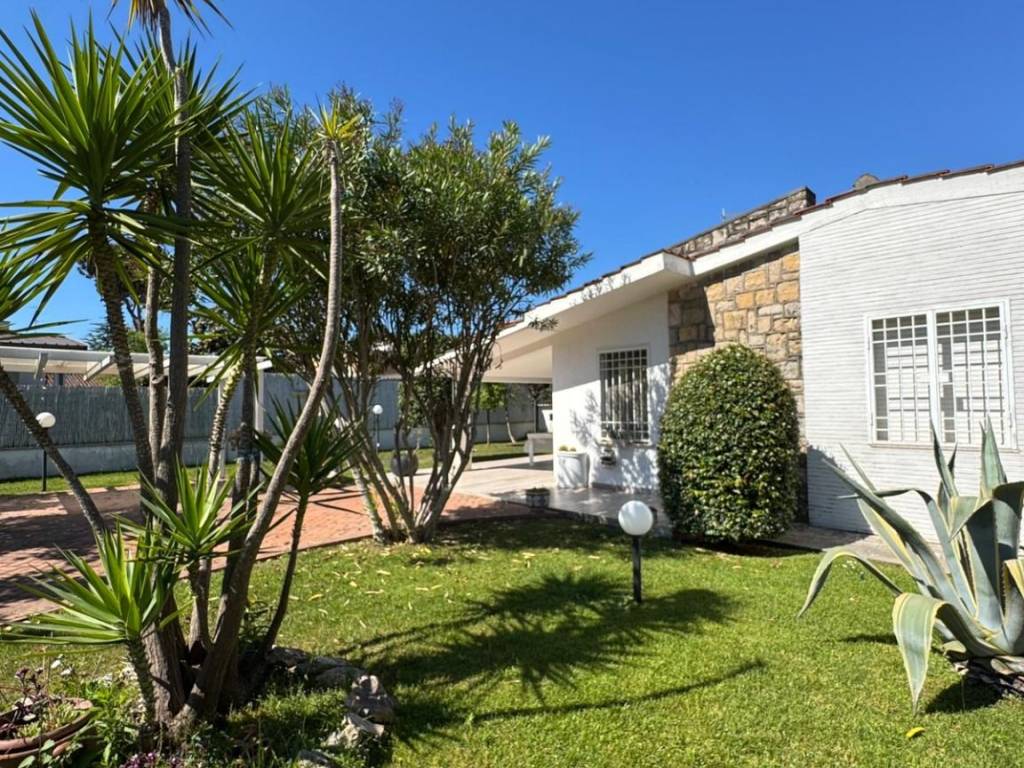 Villa a Terracina in Strada Provinciale Badino Vecchia - Foto 4