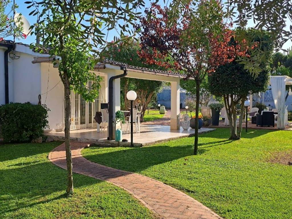 Villa a Terracina in Strada Provinciale Badino Vecchia - Foto 5