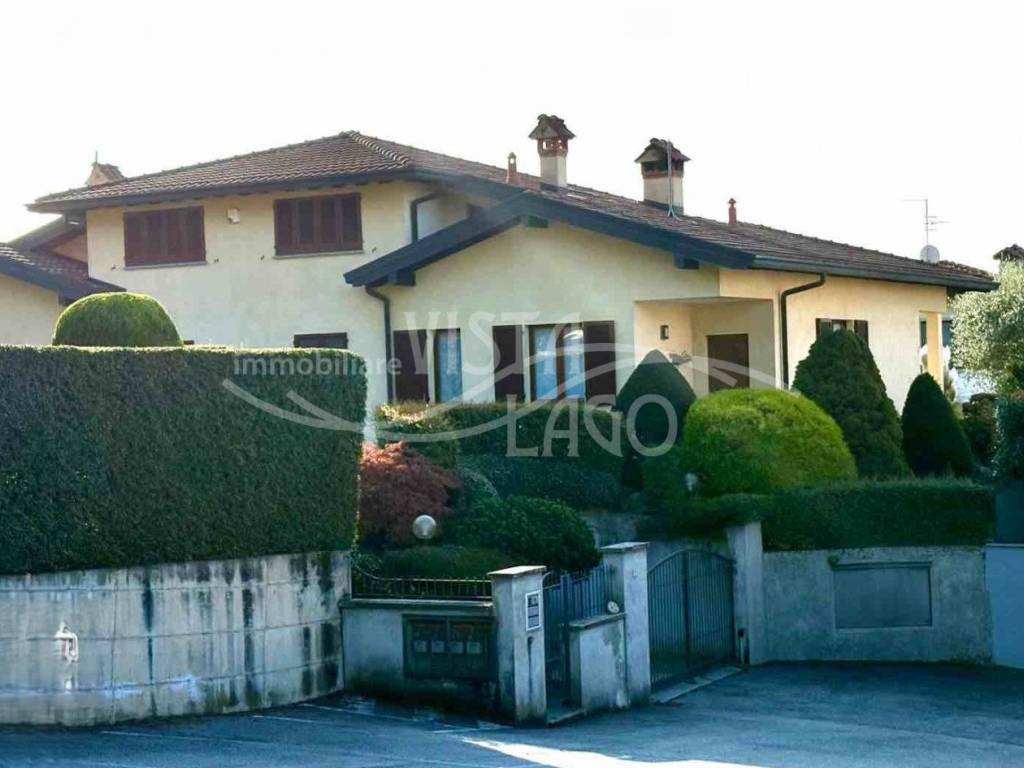 Villa a Bizzarone in Via Vittorio Veneto, 29 - Foto 2