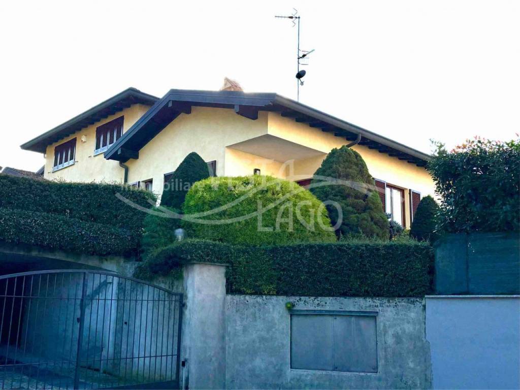 Villa a Bizzarone in Via Vittorio Veneto, 29 - Foto 3