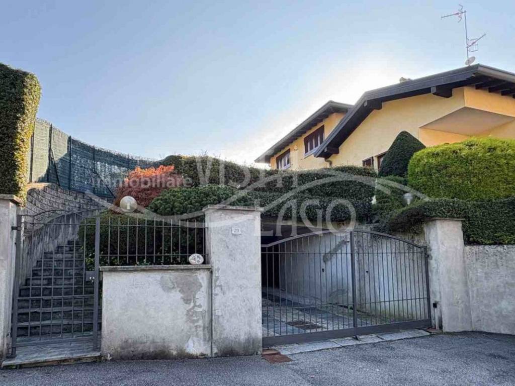 Villa a Bizzarone in Via Vittorio Veneto, 29 - Foto 4