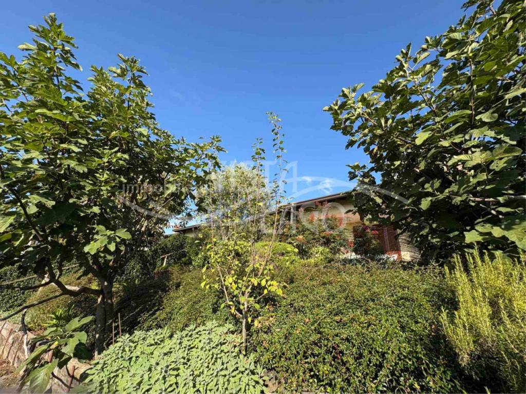 Villa a Bizzarone in Via Vittorio Veneto, 29 - Foto 5