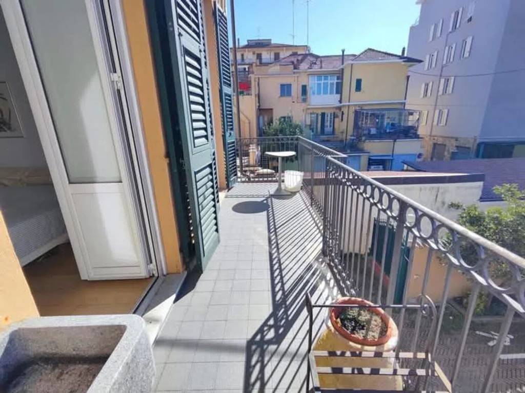 Appartamento a Albenga in Viale Martiri Della Libertà No Number - Foto 3