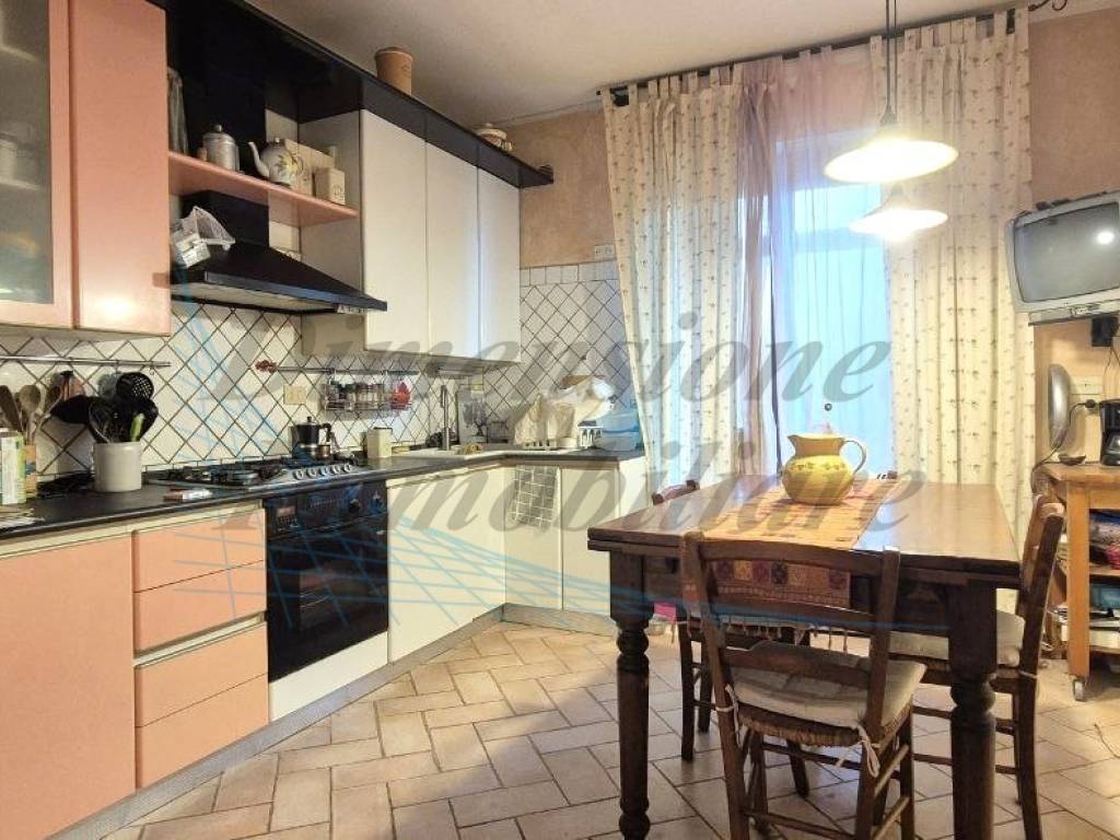 Appartamento a Rosignano marittimo in Via Giuseppe di Vittorio - Foto 4