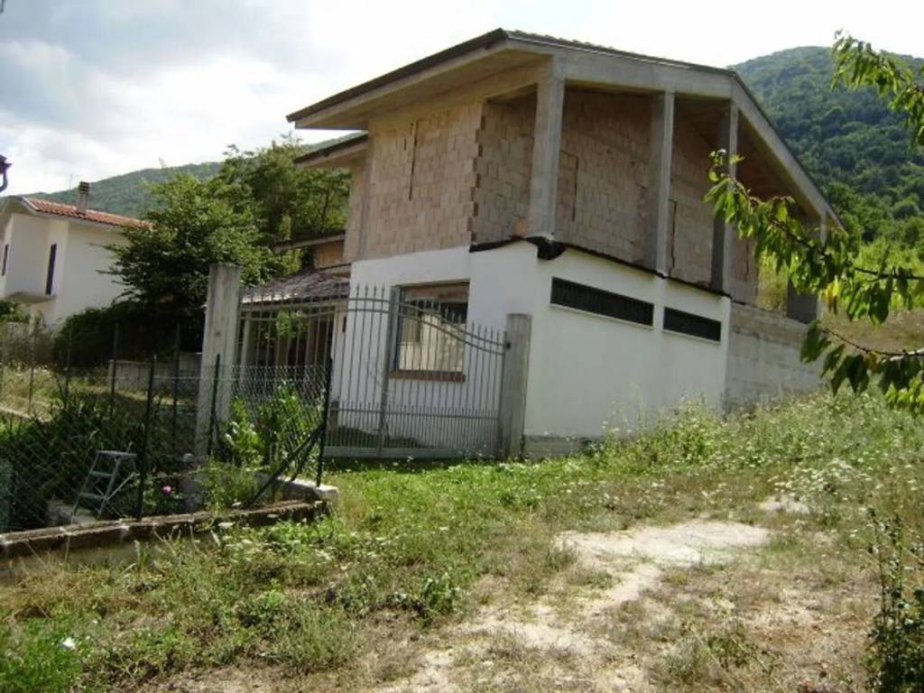 Villa a Capistrello in Via Delle Valli - Foto 2