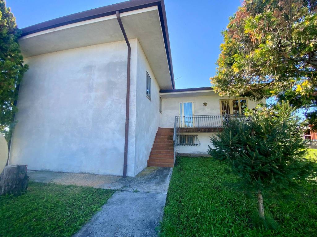 Villa a Codroipo in Via Villaorba, 58 - Foto 2