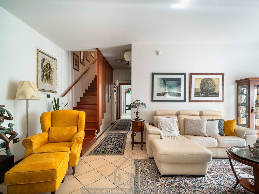 Villa a Due carrare in Viale Ugo Foscolo, 19 - Foto 3