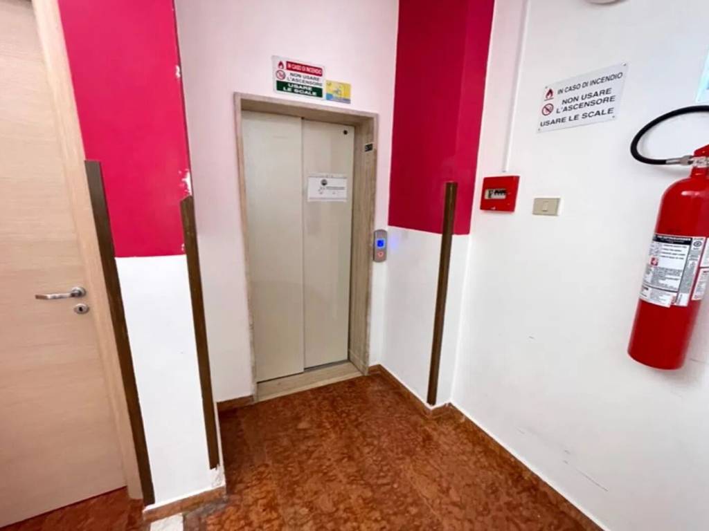 Palazzo / stabile a Squinzano in Via Trieste, 1 - Foto 5