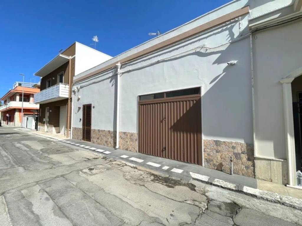 Villa a Trepuzzi in Via Michelangelo, 14 - Foto 3