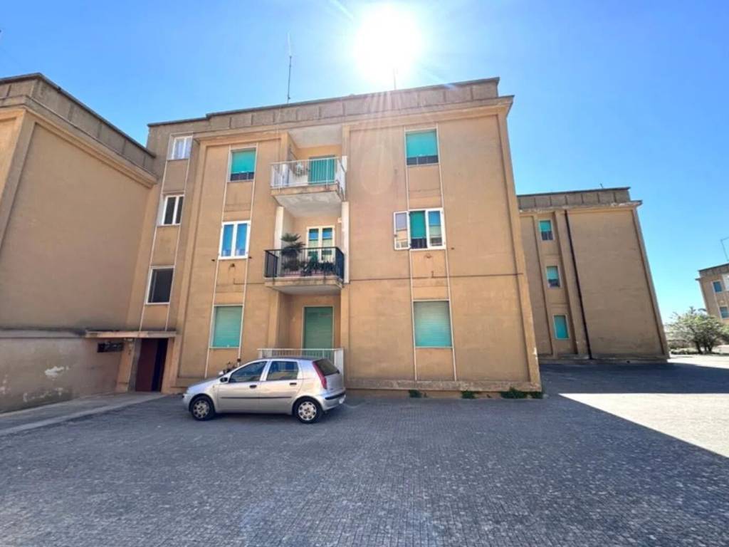 Appartamento a Squinzano in Via A. Mazzotta, 26 - Foto 2