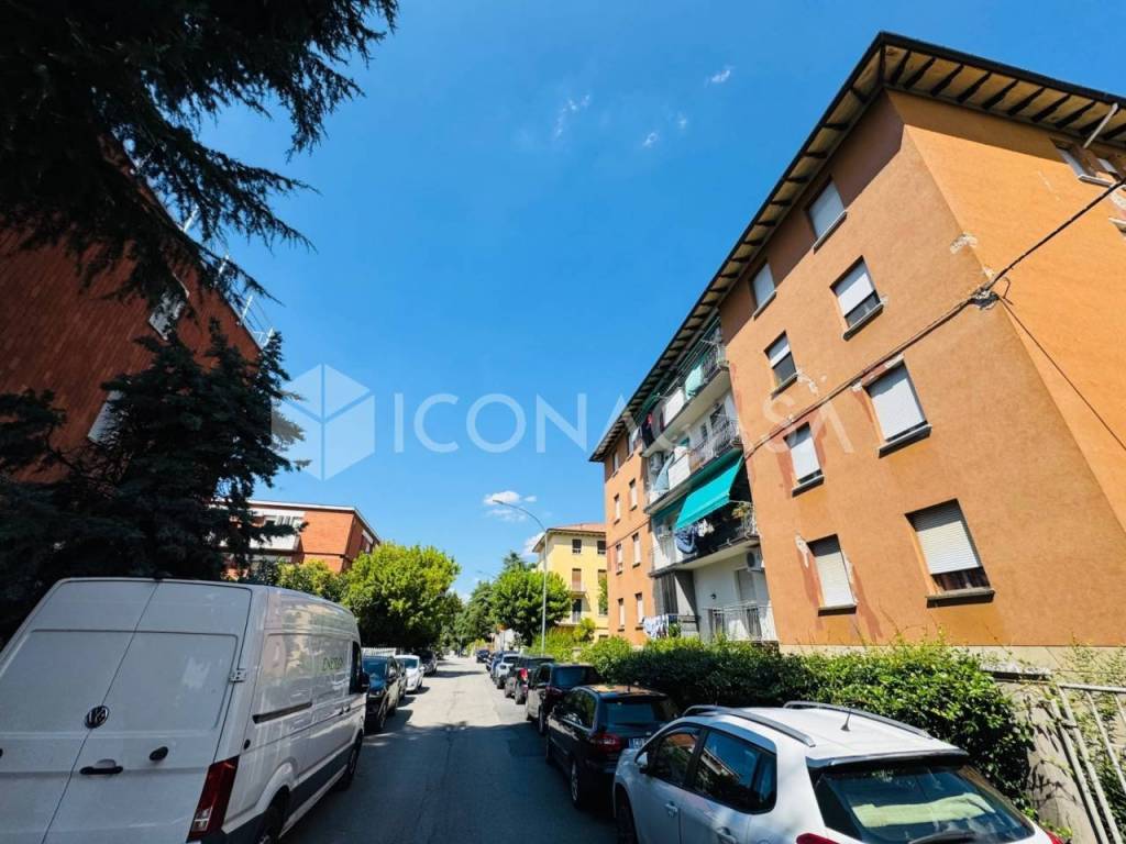Appartamento a Bologna in Via Tito Azzolini, 4 - Foto 2