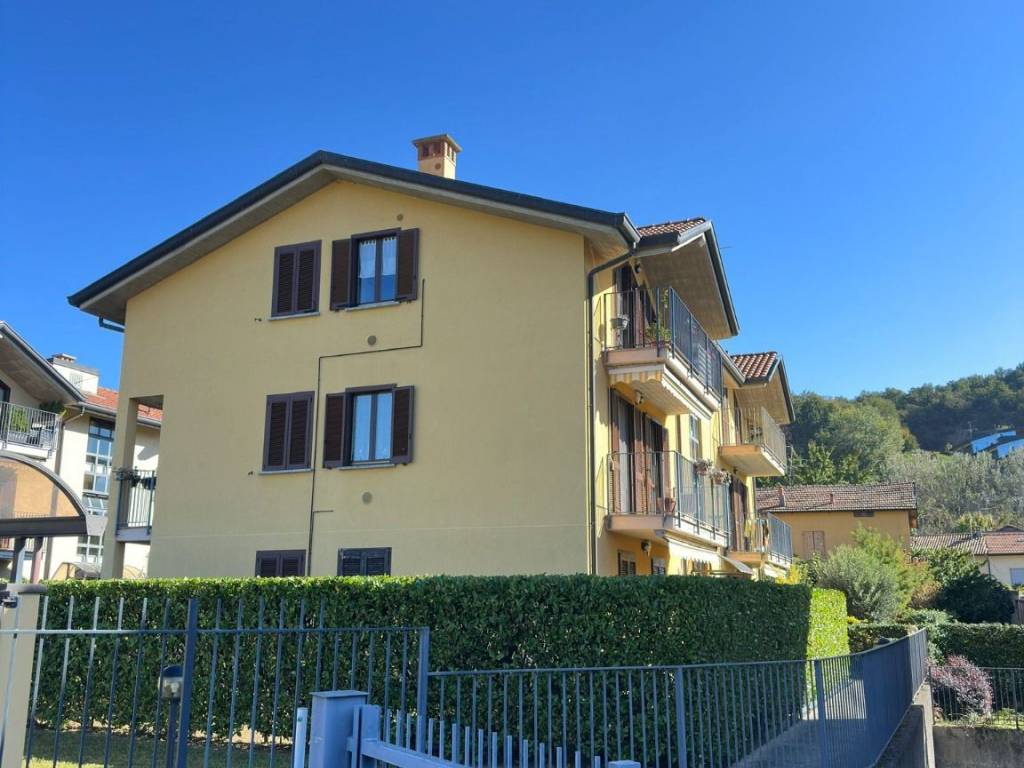 Appartamento a Robbiate in Via Monsignor E. Merlini, 14 - Foto 2