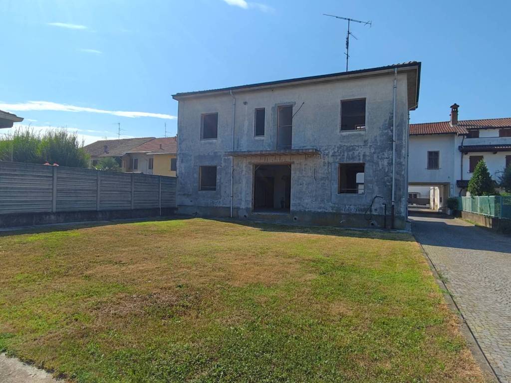 Villa a Cassolnovo in Via Lavatelli, 46 - Foto 3