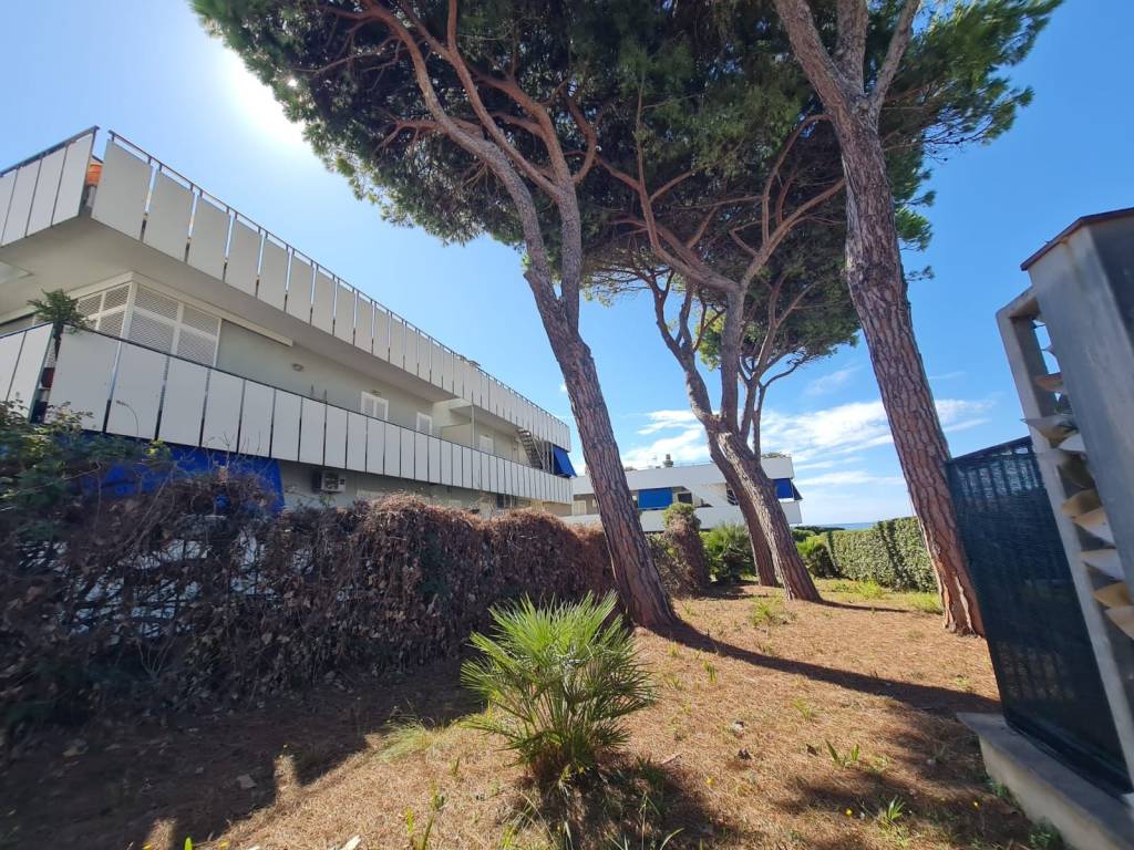 Appartamento a Santa marinella in Lungomare Guglielmo Marconi, 158 - Foto 4