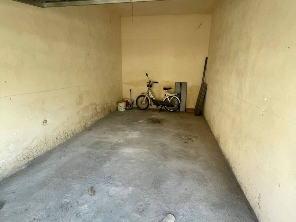 Box / garage a Galatone in Via Giacomo Matteotti, 56 - Foto 2